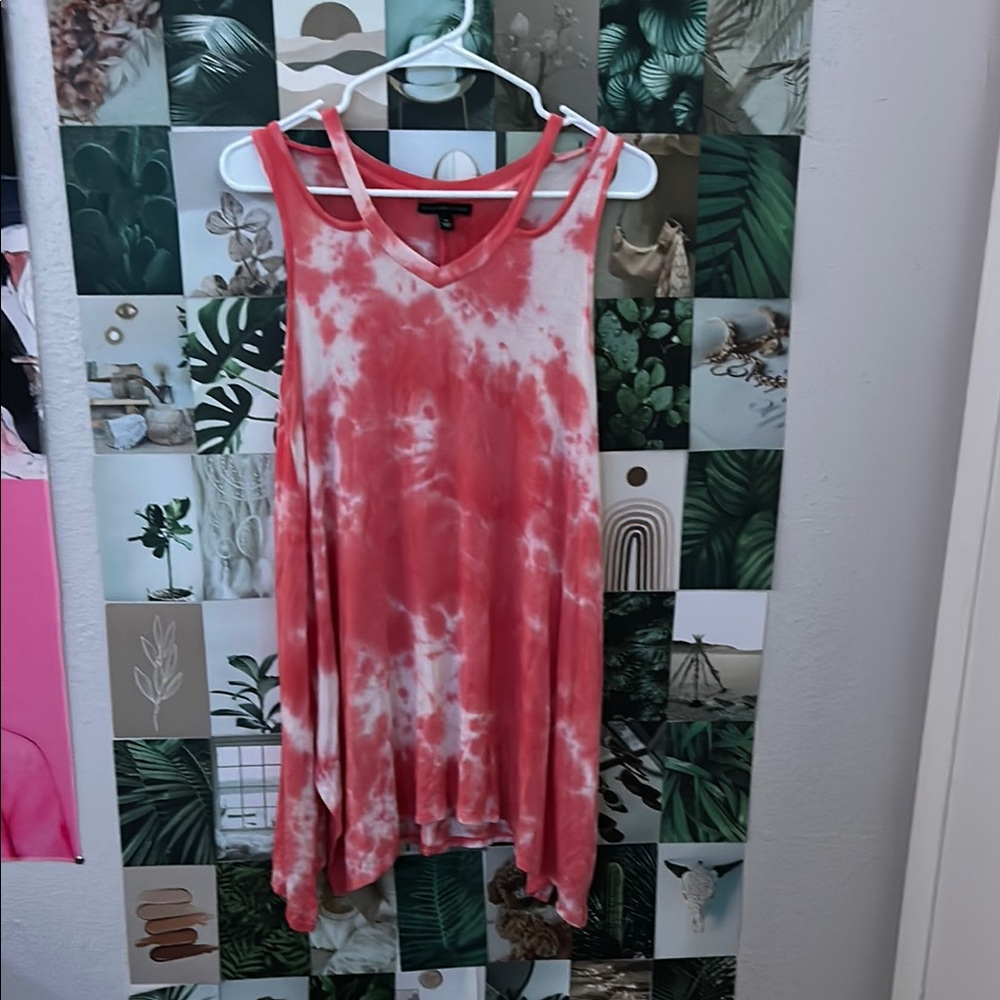 ☑️Signature Studio Pink and White Asymmetrical Sleeveless Tank Top